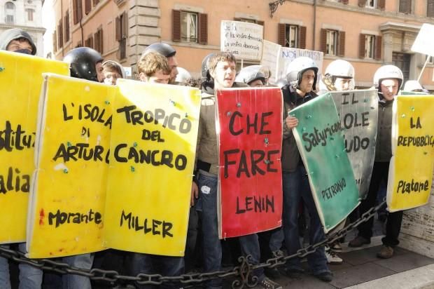 Politiques de la littérature. Fortunes et infortunes d’une formule critique