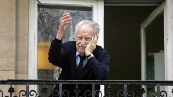 Le jeune homme et les livres